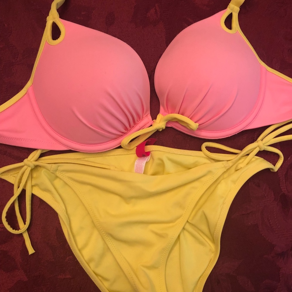 Victoria’s Secret Bikini Set